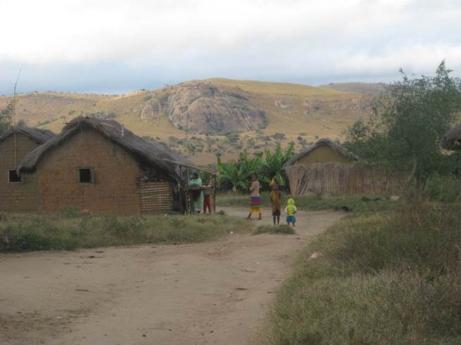 52 SAKALALINA Le village